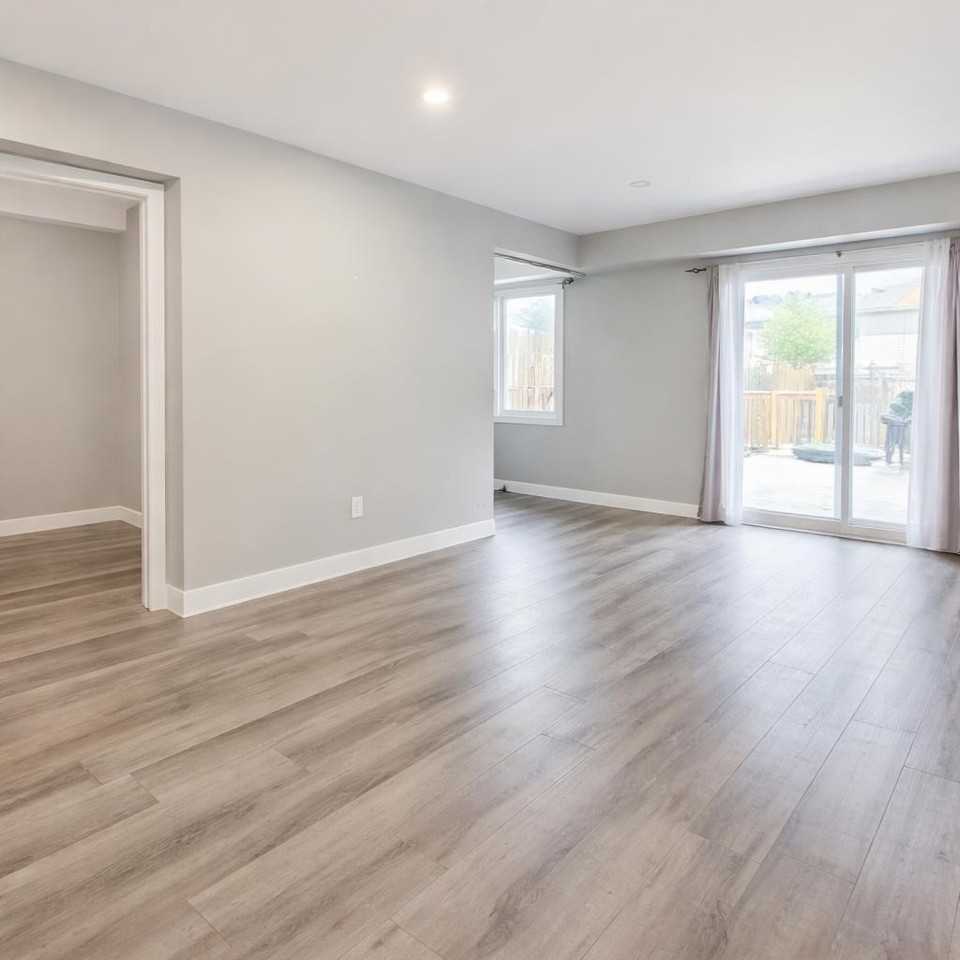 2053 Lanark Crt - Photo 4 of 23