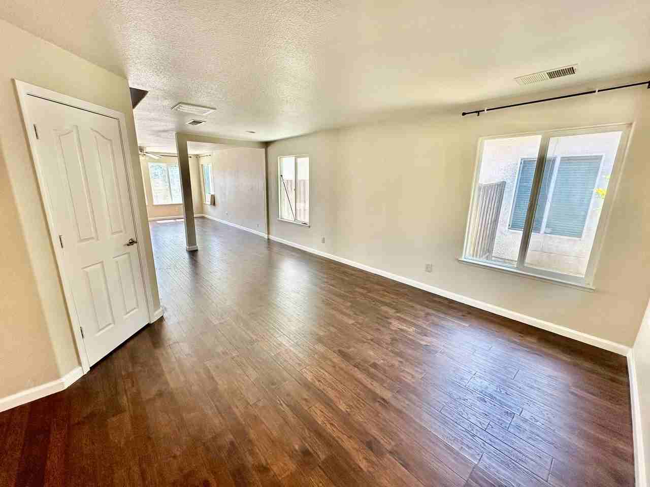 866 Papaya St - Photo 2 of 21