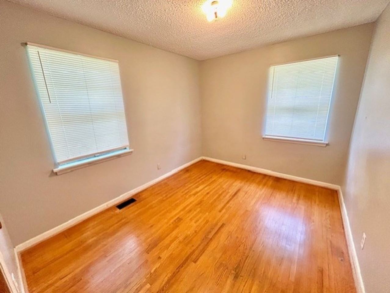 1709 Morningside Dr Nw - Photo 6 of 11