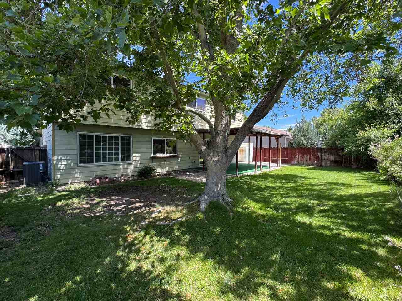1053 Glen Molly Dr - Photo 3 of 4