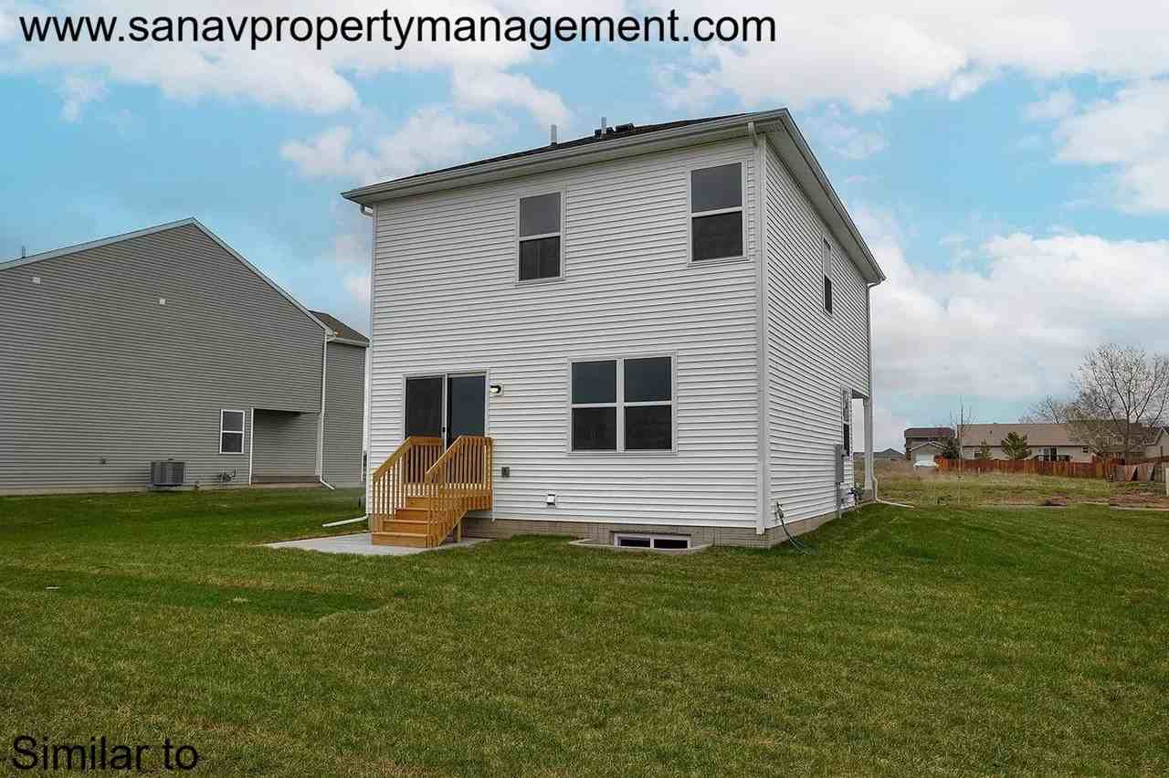1112 Cove St Se - Photo 2 of 11