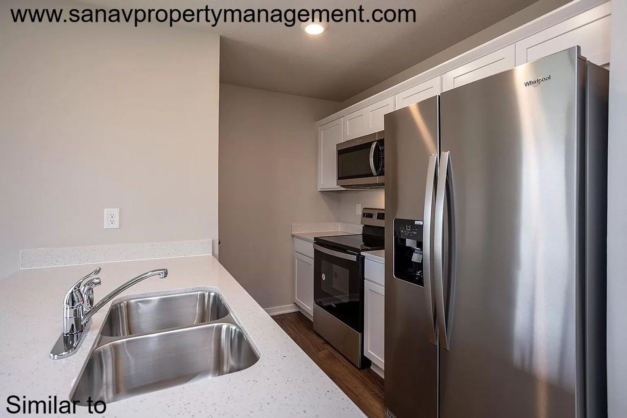 1112 Cove St Se - Photo 4 of 11