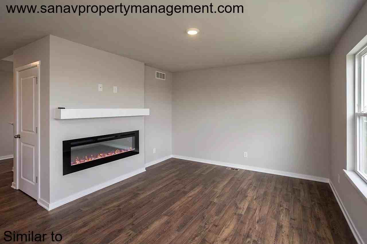 1112 Cove St Se - Photo 5 of 11
