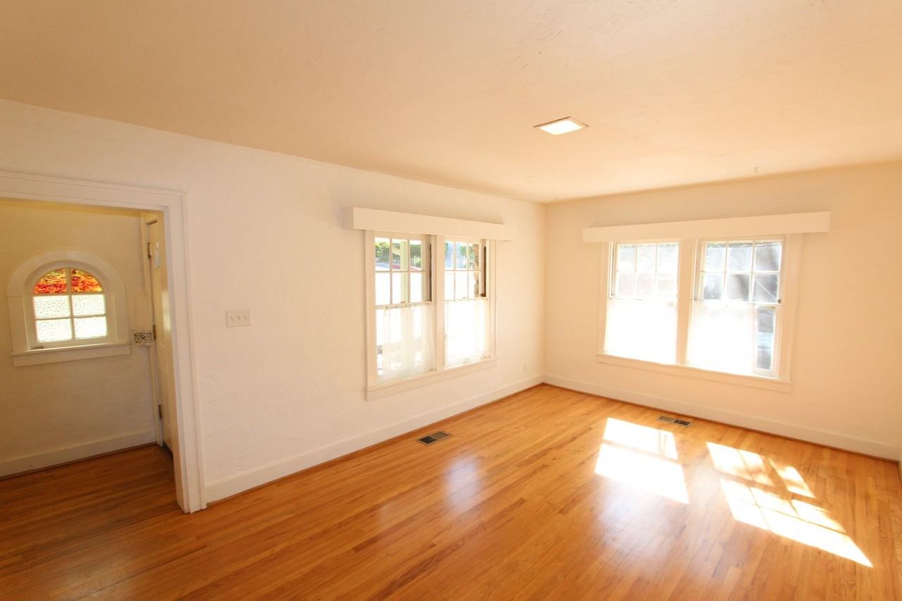 209 E Dale Ave - Photo 4 of 26