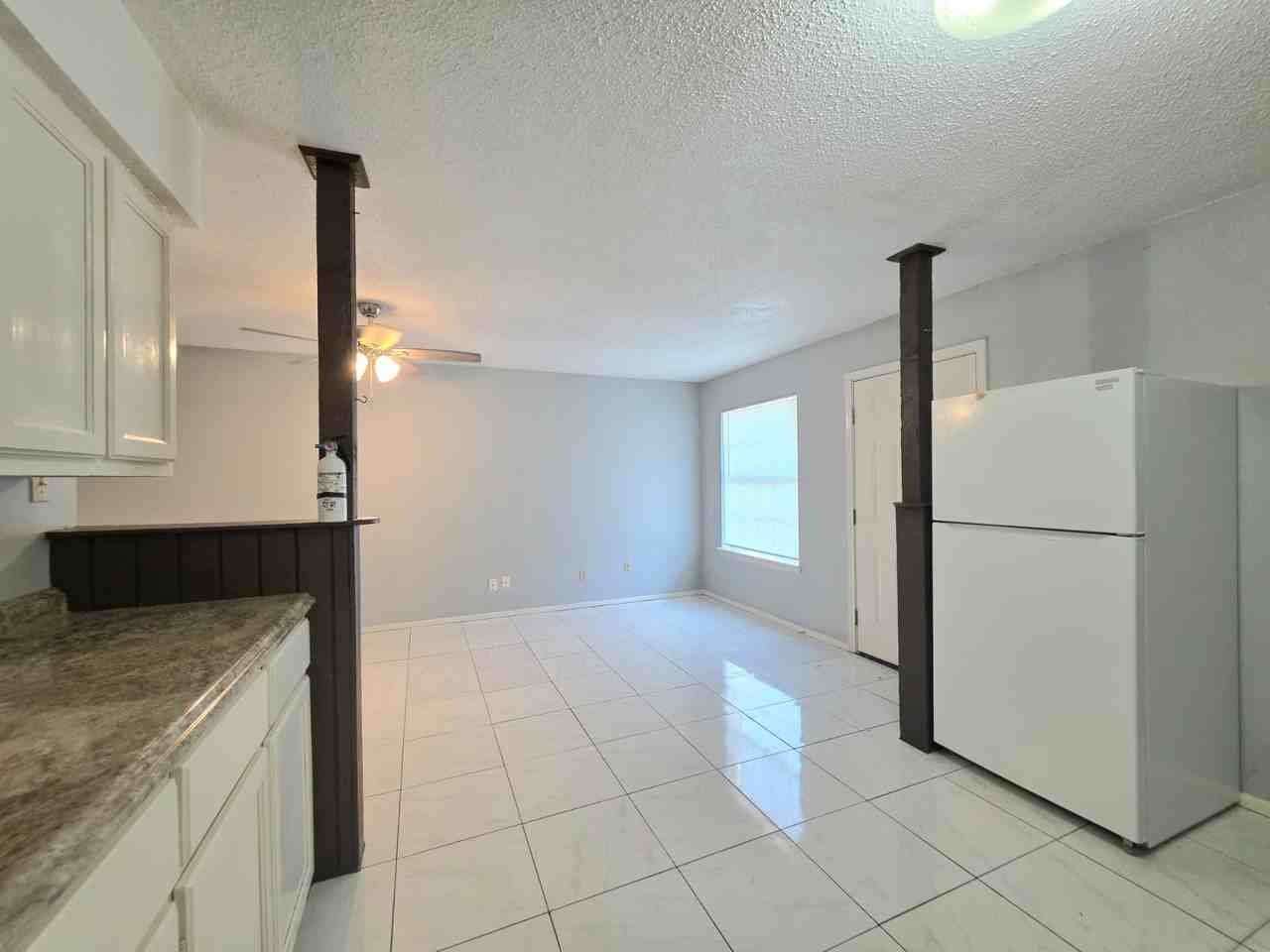 2421 Vine Ave #C - Photo 2 of 19