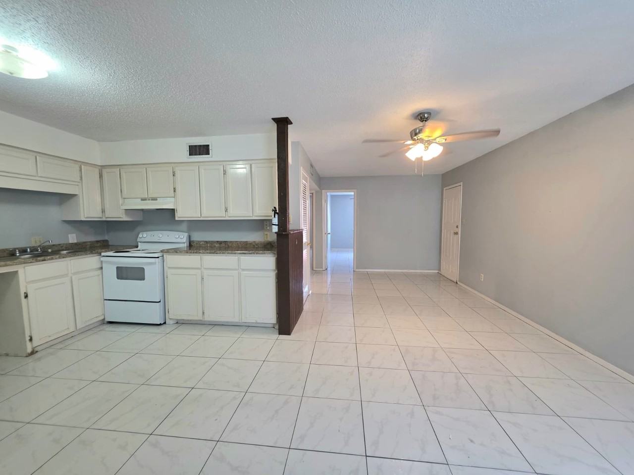 2421 Vine Ave #C - Photo 3 of 19
