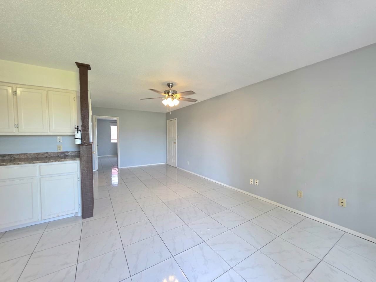2421 Vine Ave #C - Photo 4 of 19