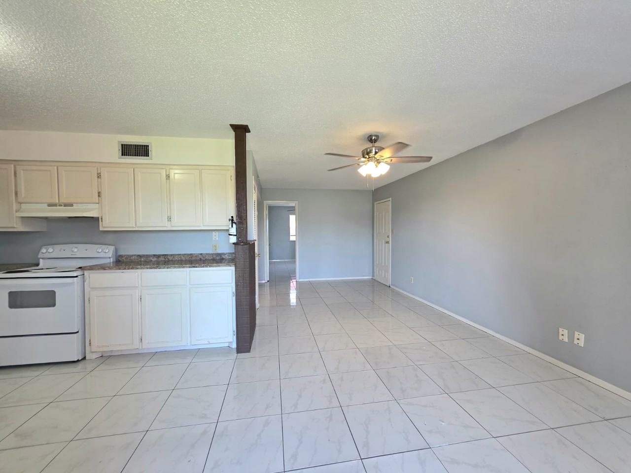 2421 Vine Ave #C - Photo 5 of 19