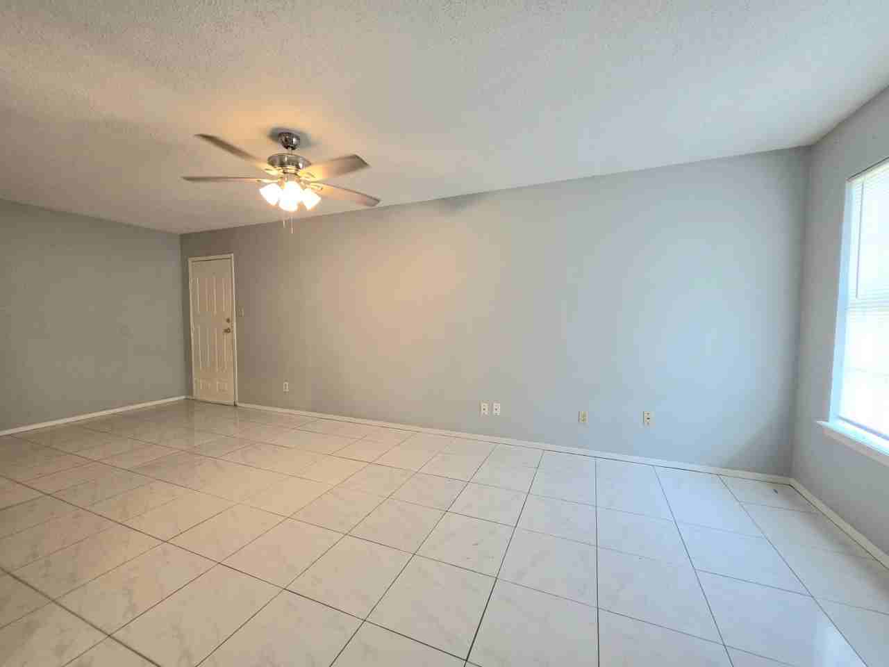 2421 Vine Ave #C - Photo 7 of 19