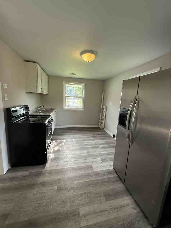 1625 29th Ave N #1 - Photo 3 of 8