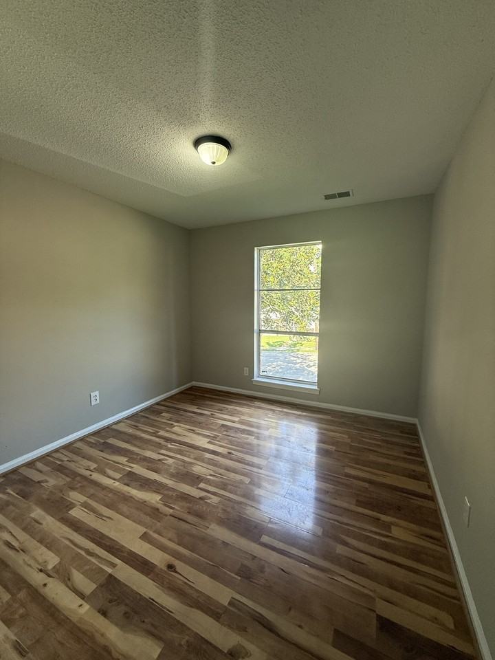 229 Oregon St #1 - Photo 7 of 7