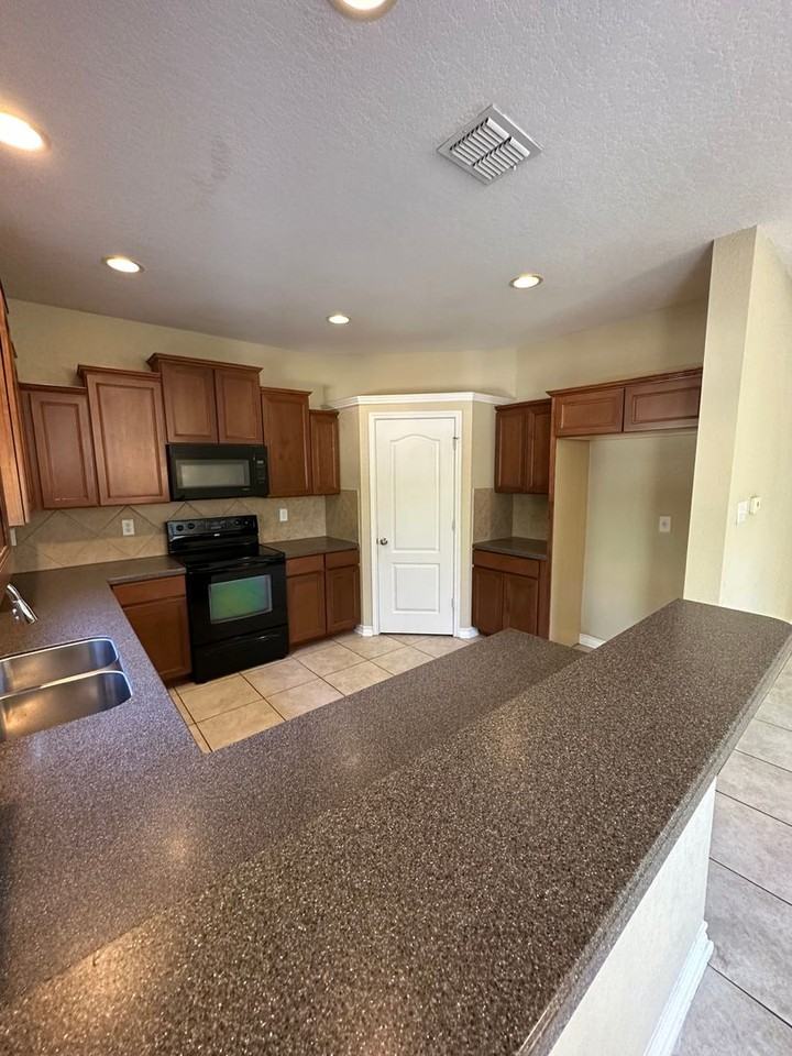 21719 Dion Vlg - Photo 5 of 25