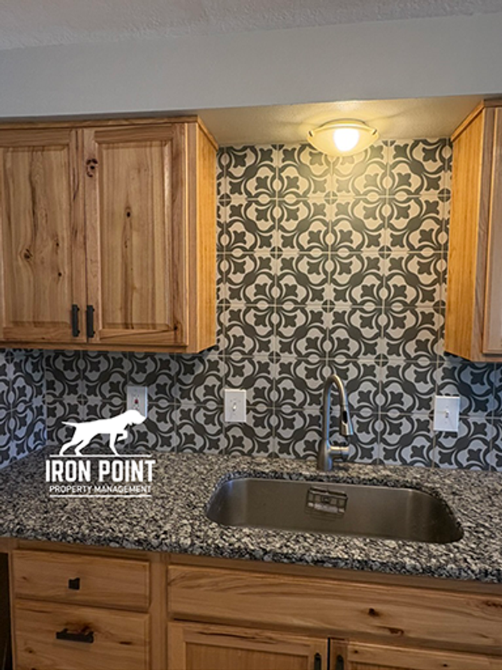 2109 S Illinois Ave - Photo 3 of 18