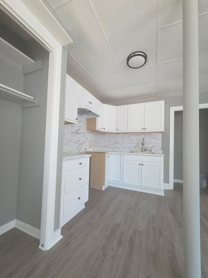 65 King St - Photo 4 of 21