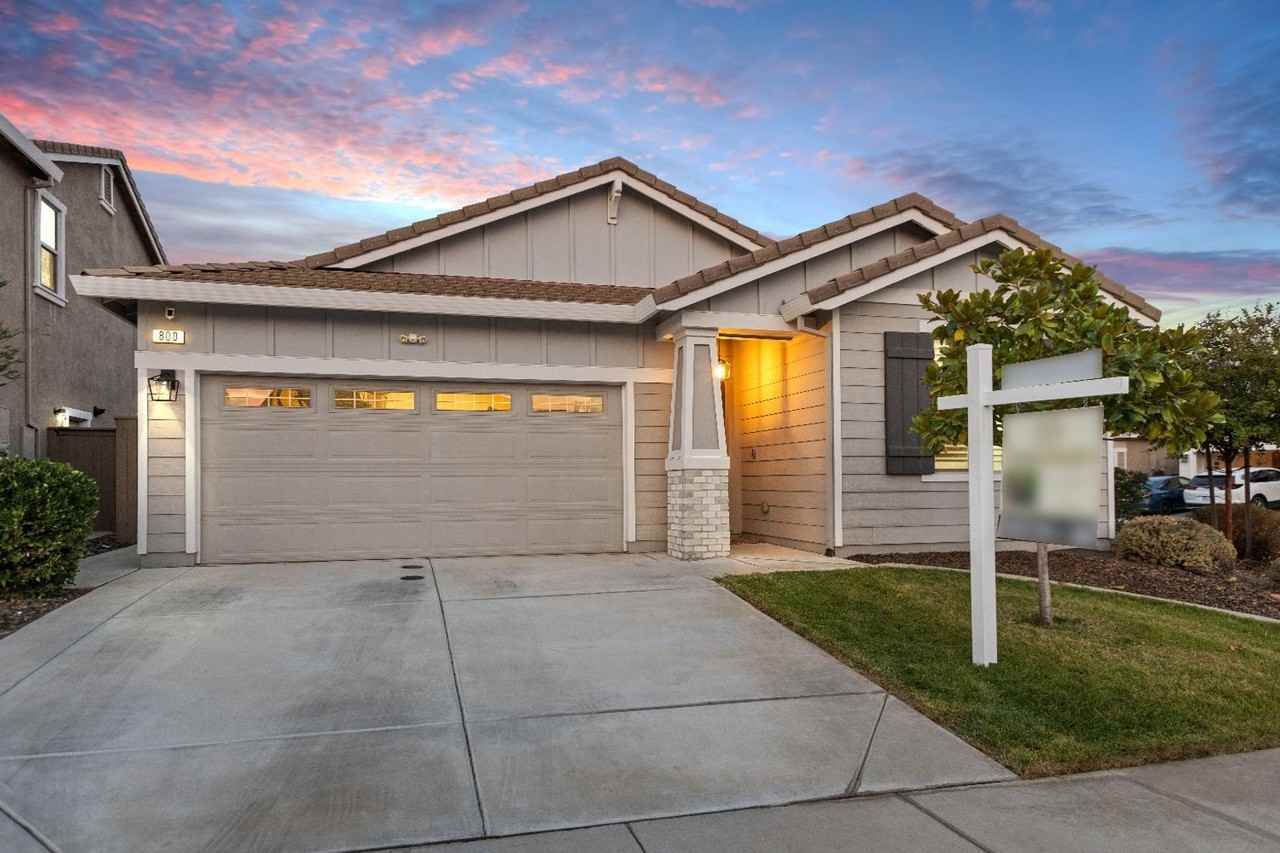 800 Daggerwing Ct - Photo 2 of 44