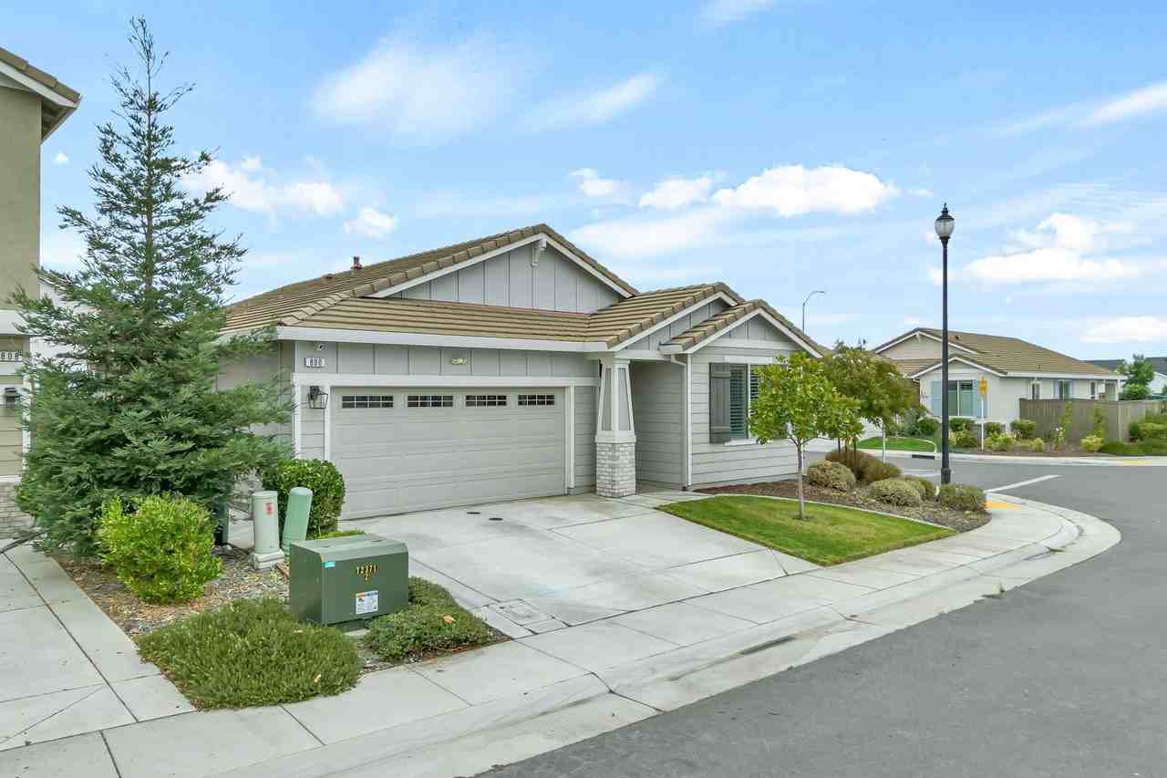 800 Daggerwing Ct - Photo 3 of 44