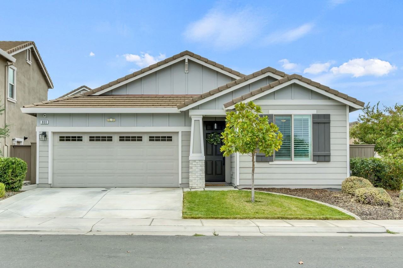 800 Daggerwing Ct - Photo 4 of 44