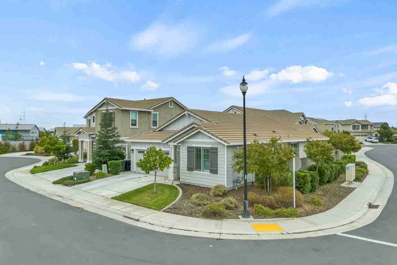 800 Daggerwing Ct - Photo 5 of 44