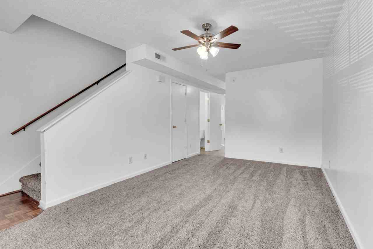 293 Stateline Rd - Photo 3 of 16