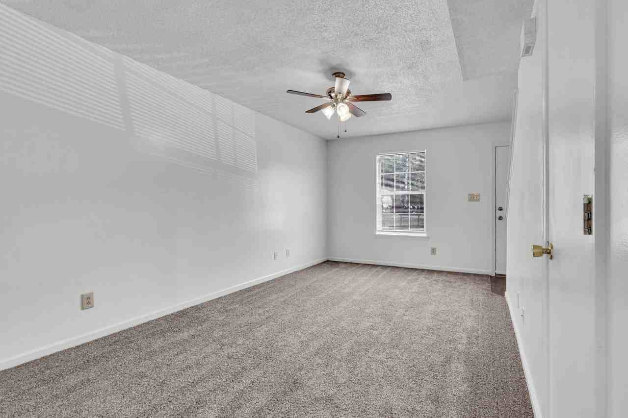 293 Stateline Rd - Photo 4 of 16