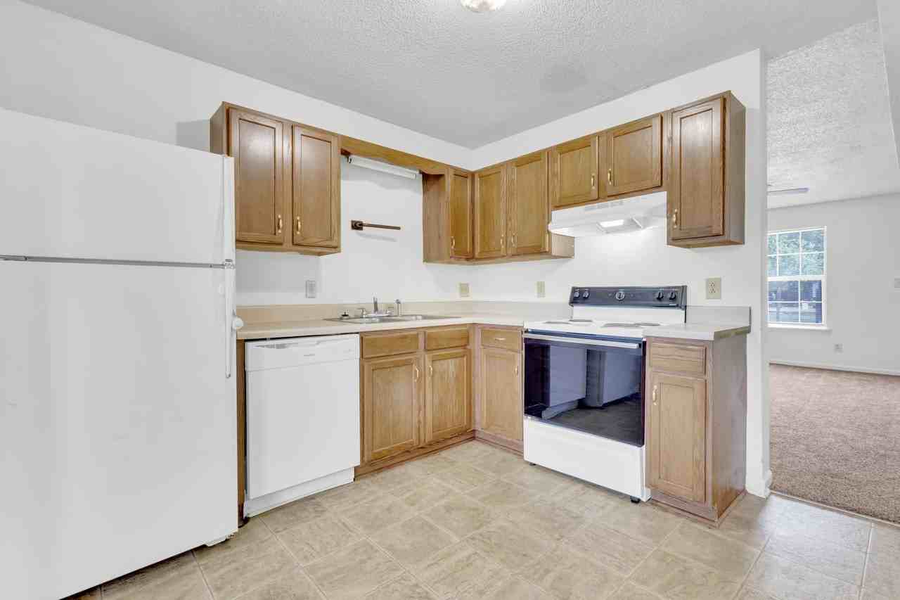 293 Stateline Rd - Photo 6 of 16
