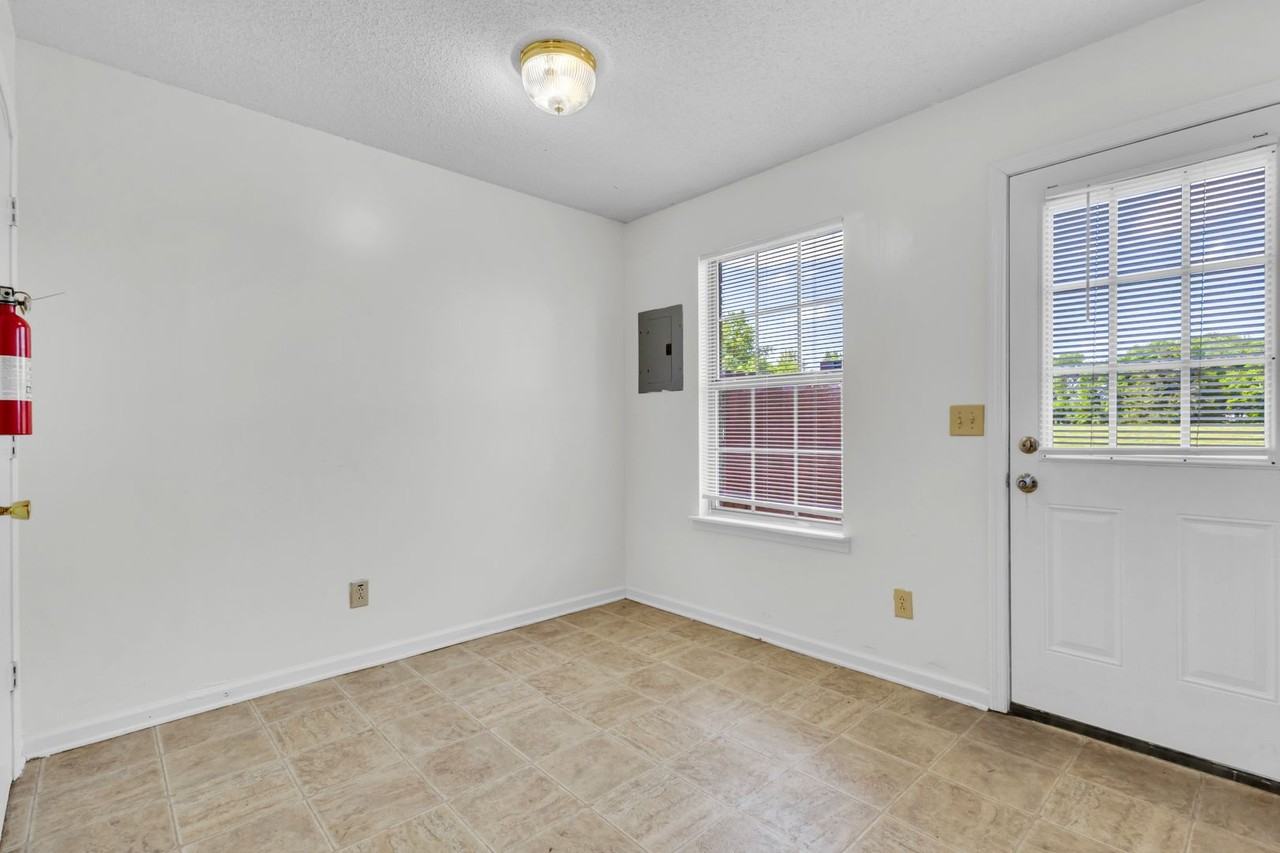 293 Stateline Rd - Photo 7 of 16