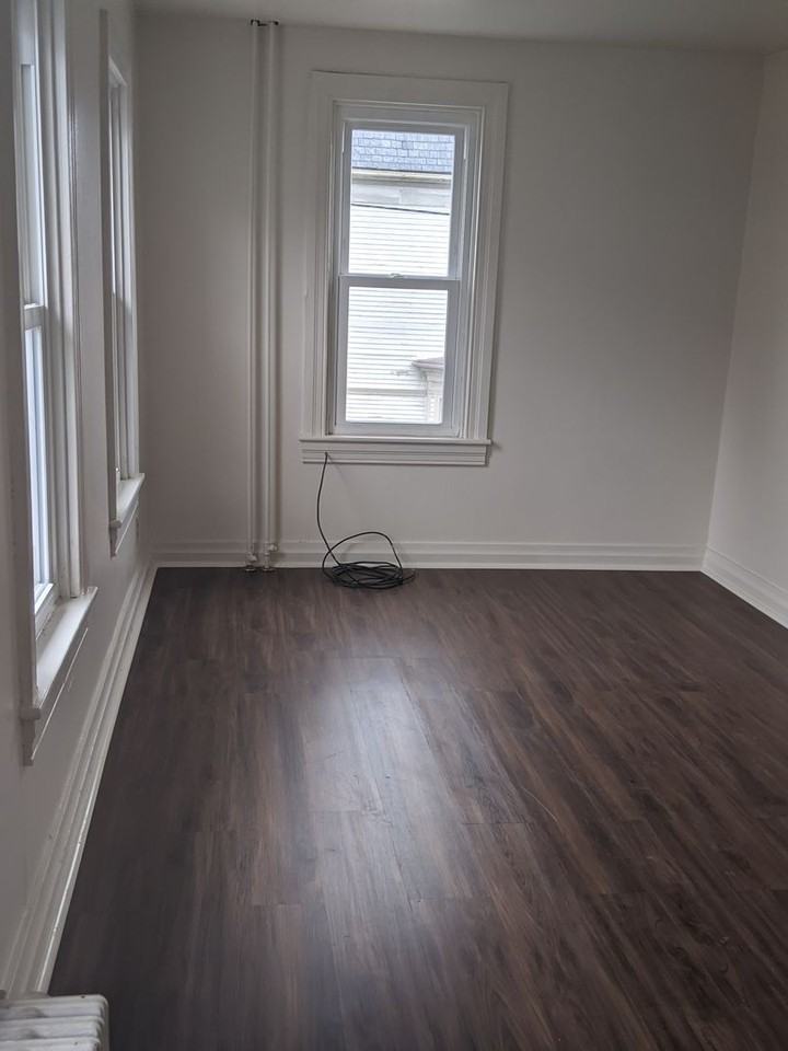 201 E Main St - Photo 5 of 11