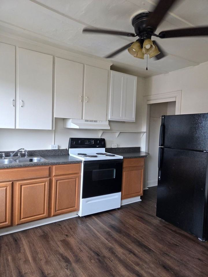 540 W. MARKET STREET - Photo 5 of 11
