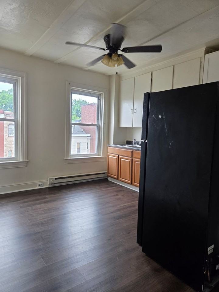 540 W. MARKET STREET - Photo 6 of 11