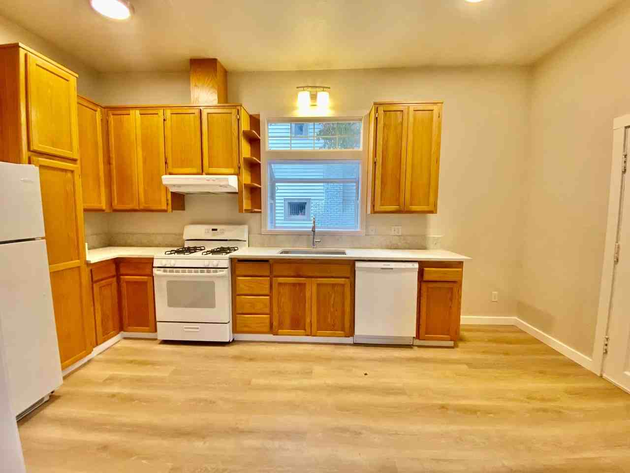 425 Ne 70th Ave #1 - Photo 3 of 13