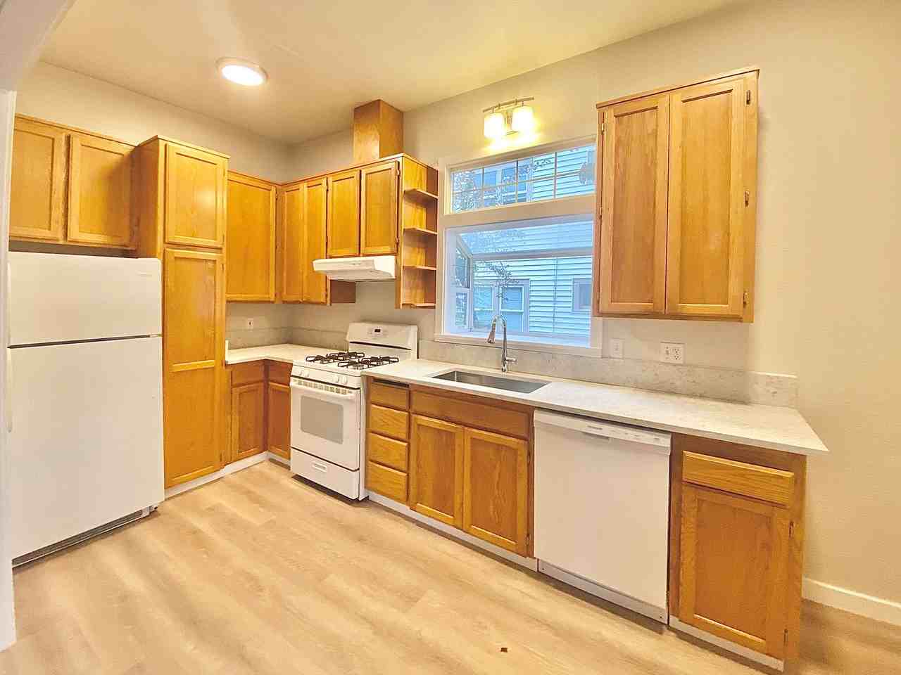 425 Ne 70th Ave #1 - Photo 4 of 13