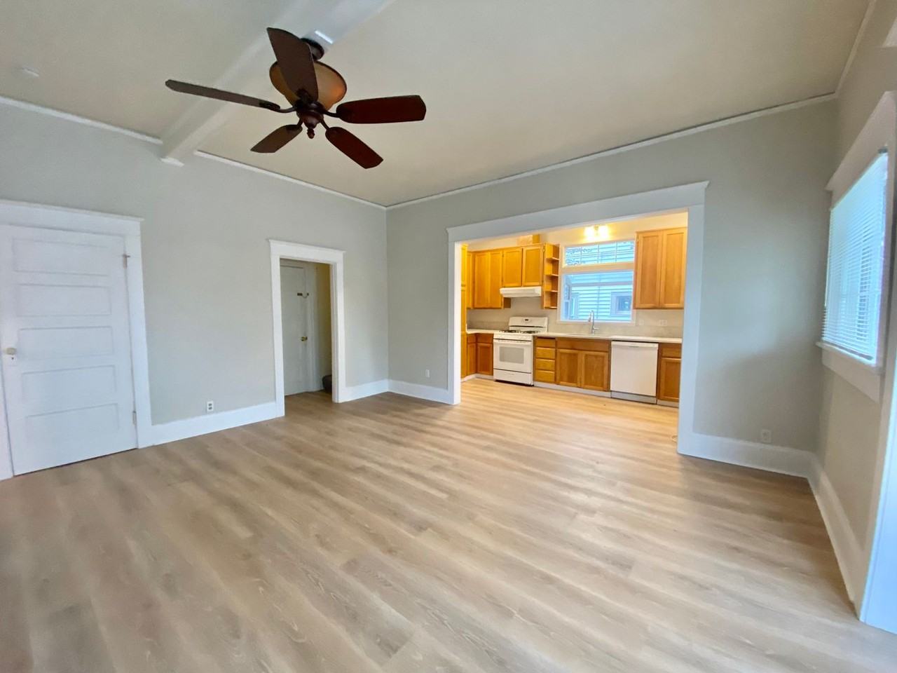 425 Ne 70th Ave #1 - Photo 5 of 13