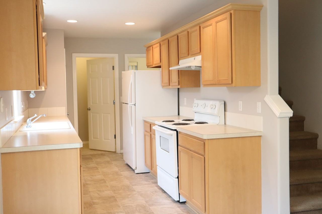 1211 Ne 168th St - Photo 6 of 38