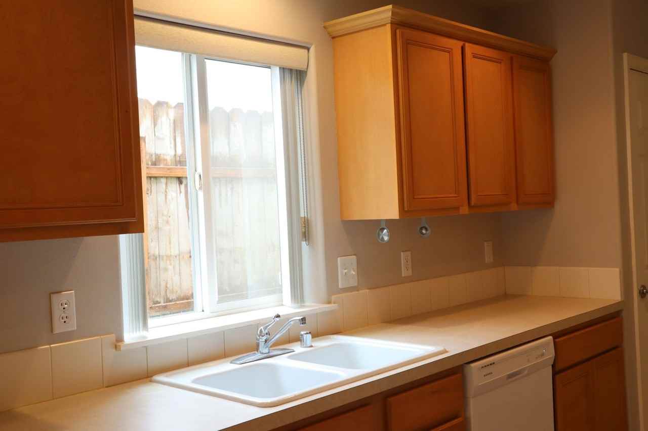 1211 Ne 168th St - Photo 7 of 38