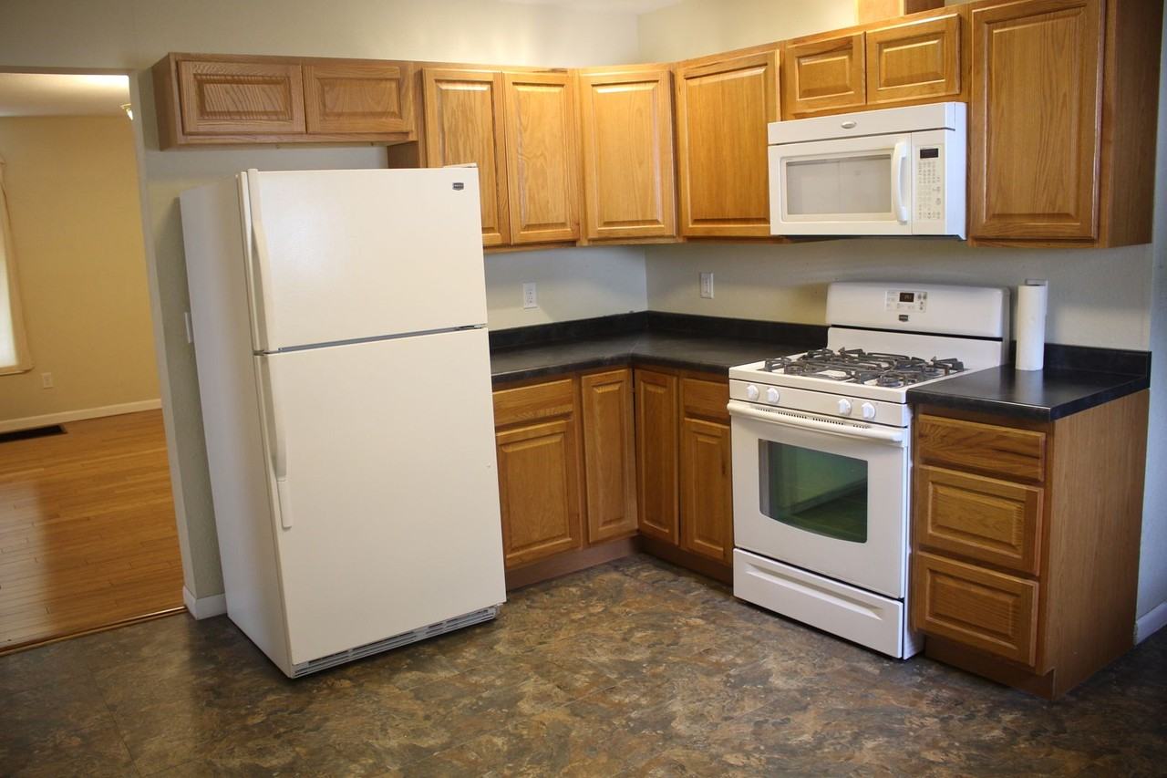 408 E Park St - Photo 3 of 8