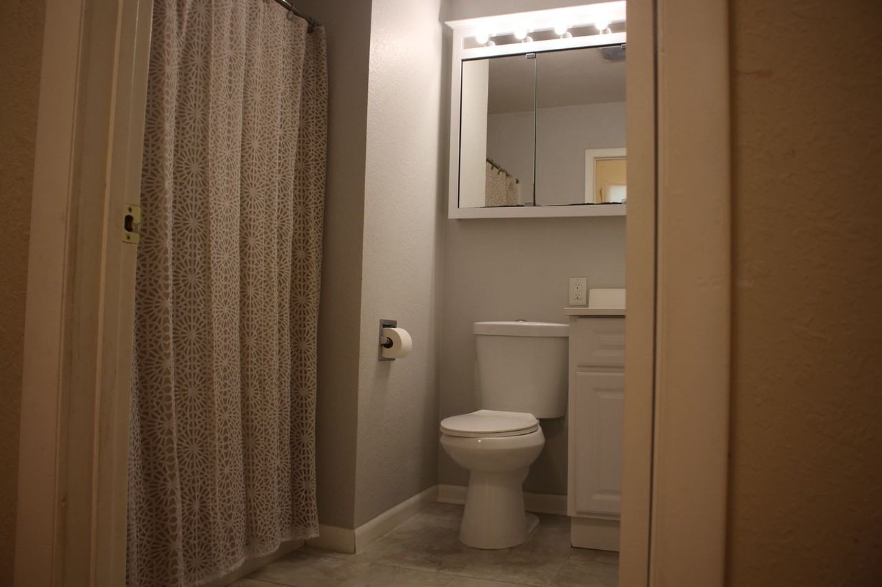 408 E Park St - Photo 7 of 8