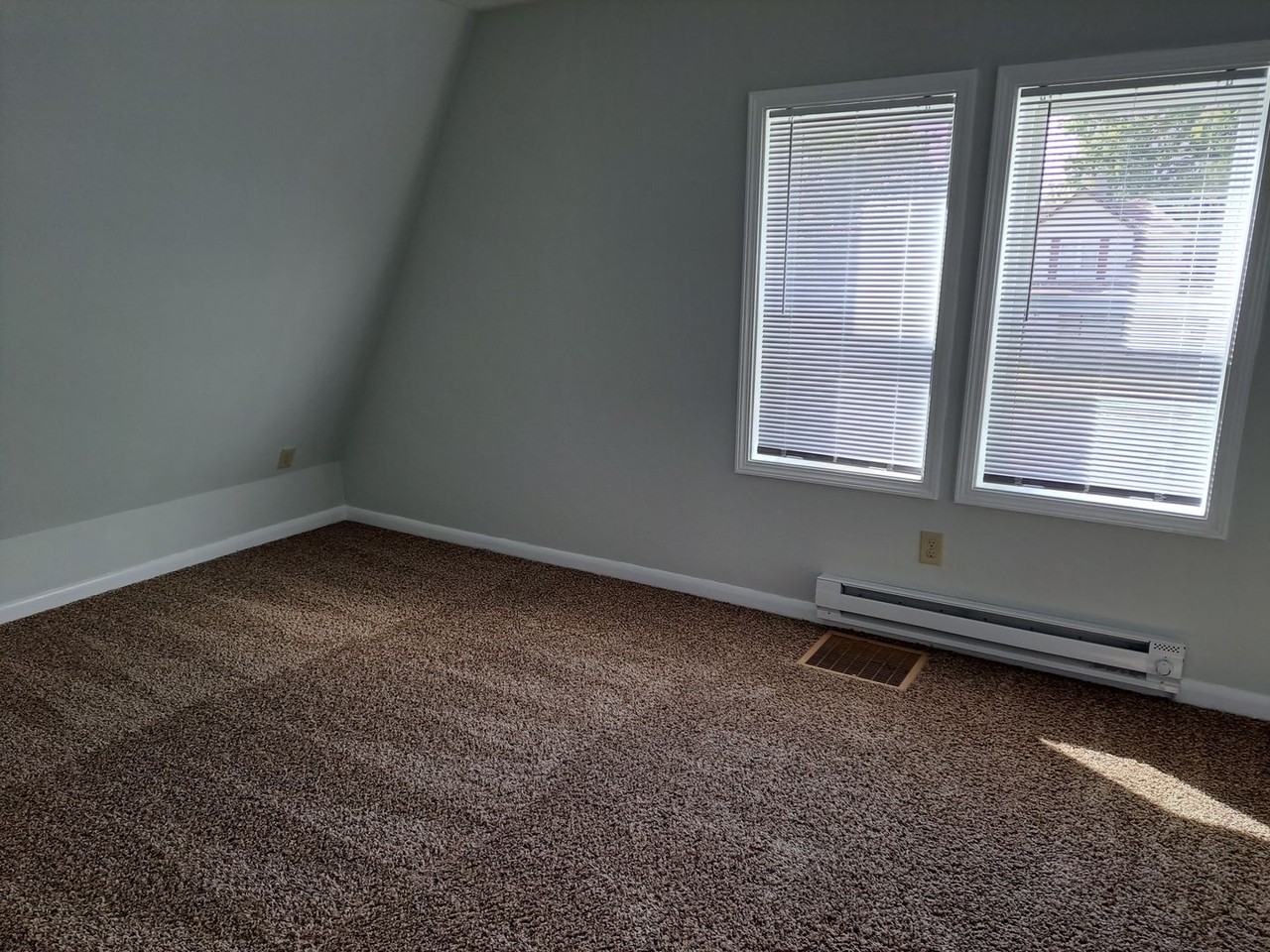 413 Birch Ave - Photo 3 of 10