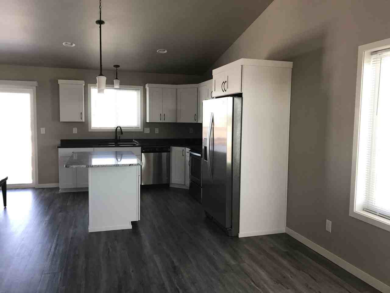 1208 Legion Ln W - Photo 4 of 10