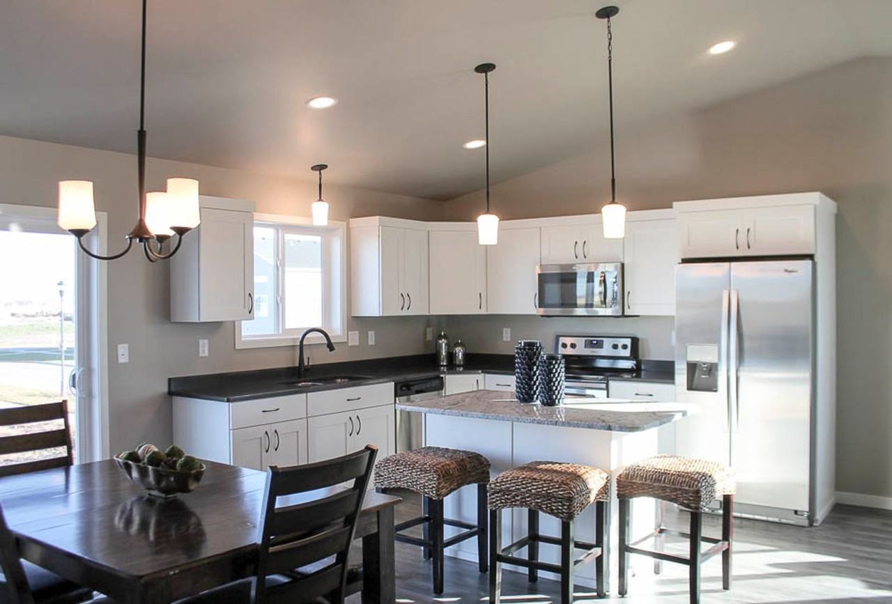 1208 Legion Ln W - Photo 5 of 10