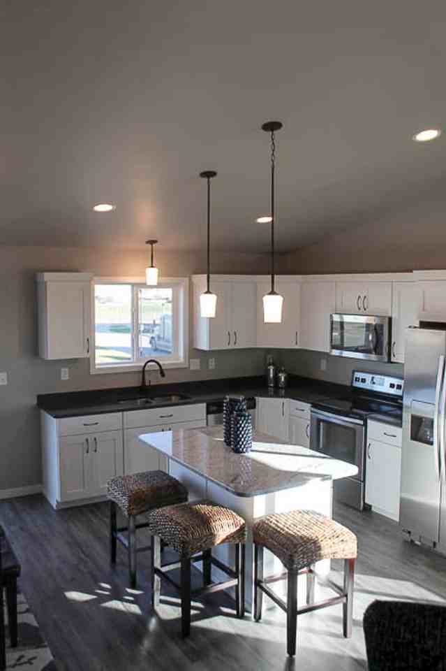 1208 Legion Ln W - Photo 6 of 10