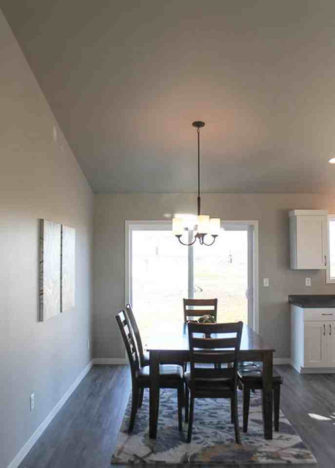 1208 Legion Ln W - Photo 7 of 10