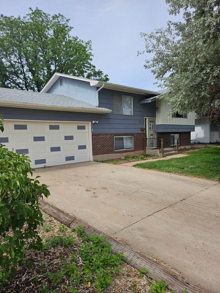 3808 Elmwood Cir - Photo 2 of 24
