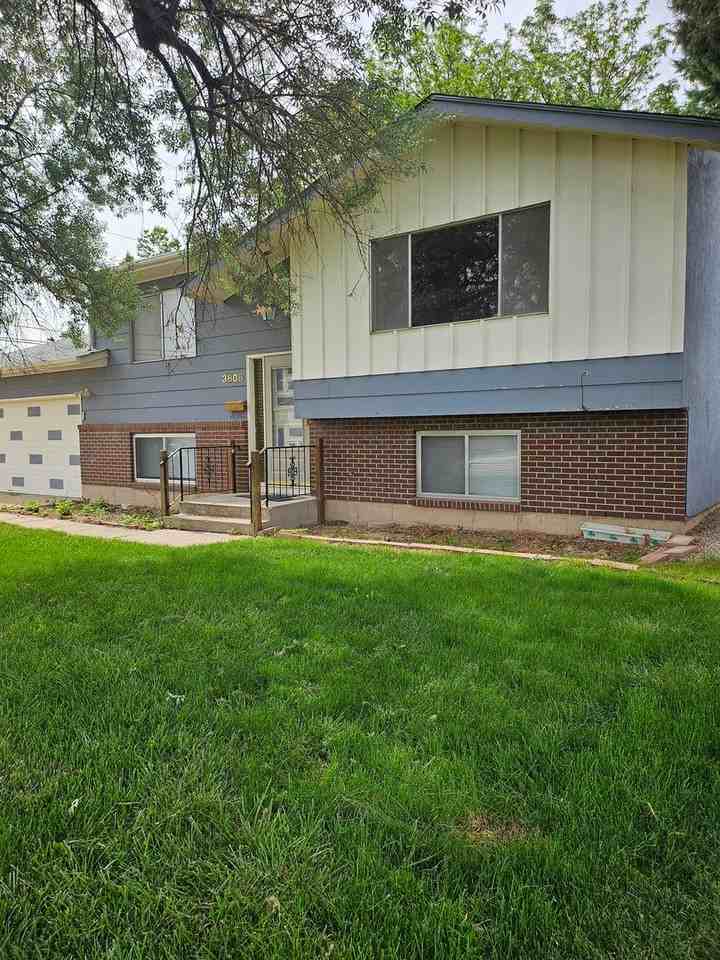 3808 Elmwood Cir - Photo 3 of 24