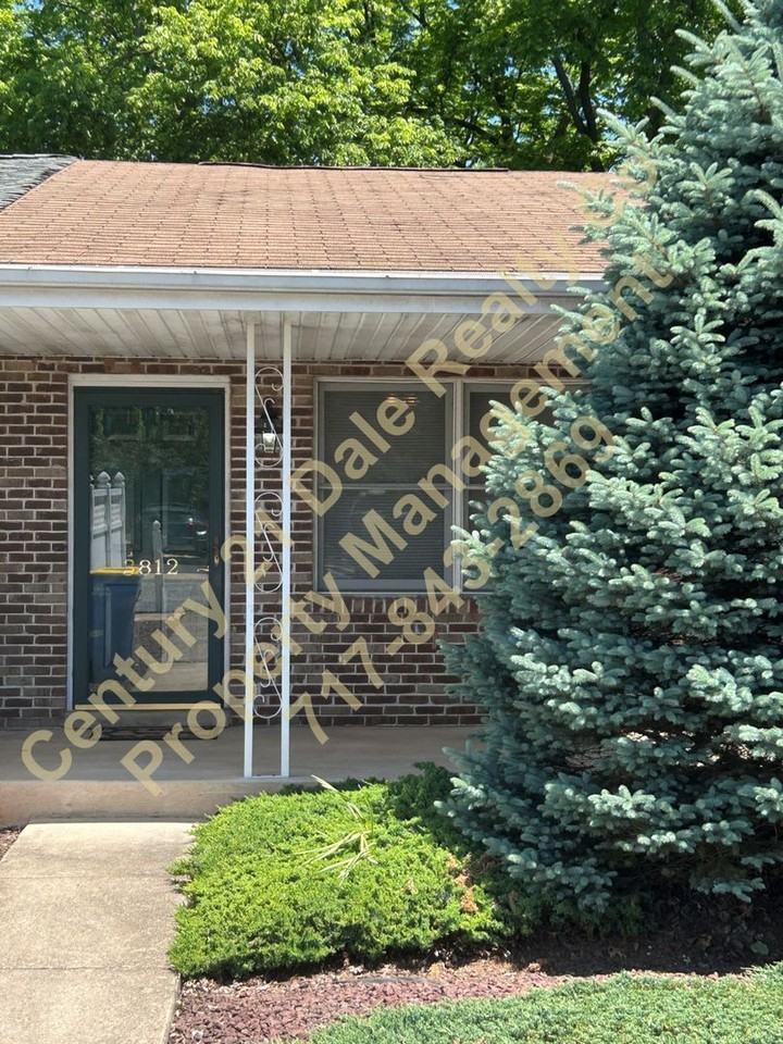 3812 Fox Chase Dr - Photo 2 of 15