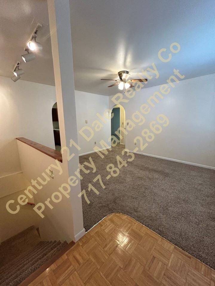 3812 Fox Chase Dr - Photo 4 of 15