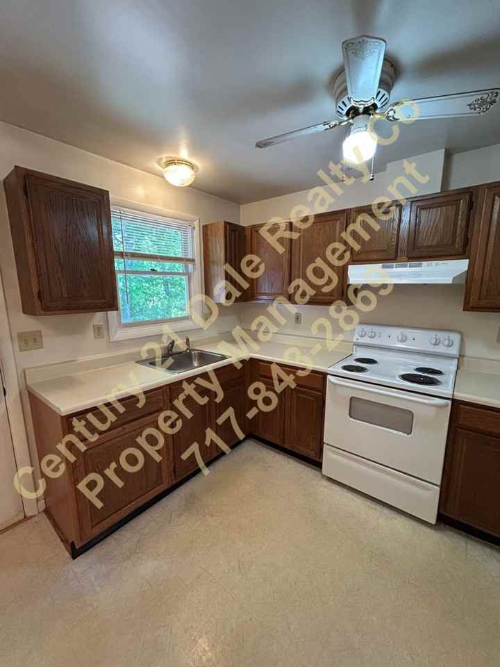 3812 Fox Chase Dr - Photo 5 of 15