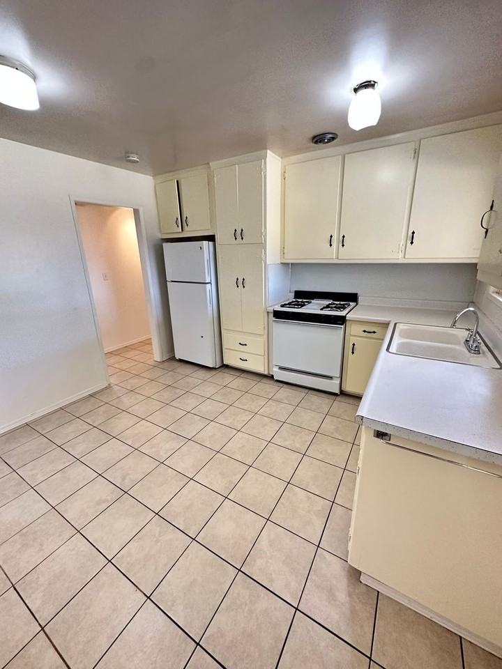 1696 Buckeye Dr - Photo 4 of 15