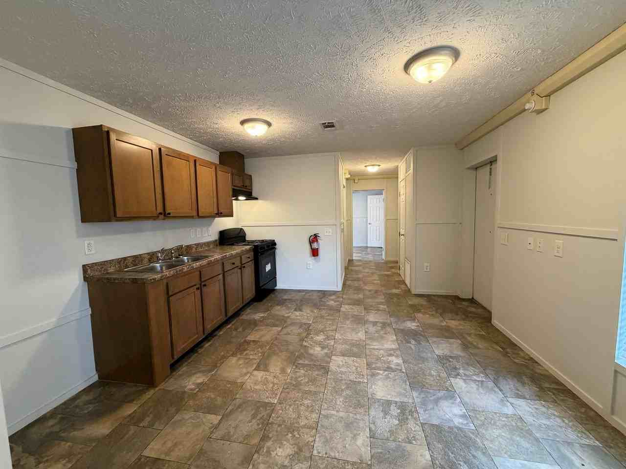 1030 Mildred St - Photo 4 of 18