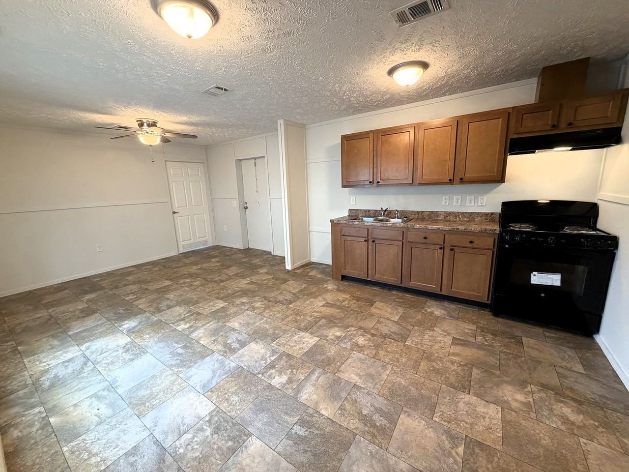 1030 Mildred St - Photo 5 of 18