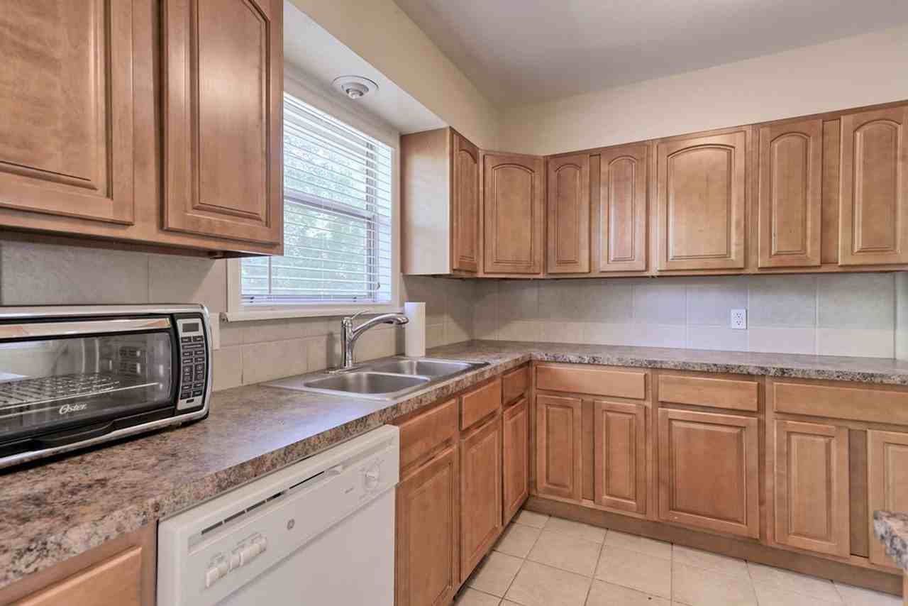1306 Woodcrest Ct - Photo 2 of 22